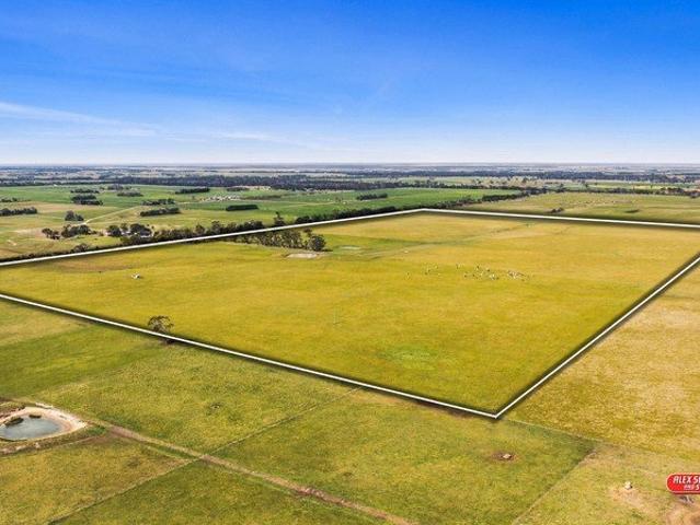 Cottage for sale in Woodside, Yarram