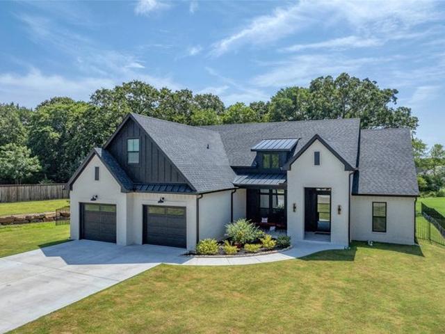 House for sale in Pottsboro, Texas