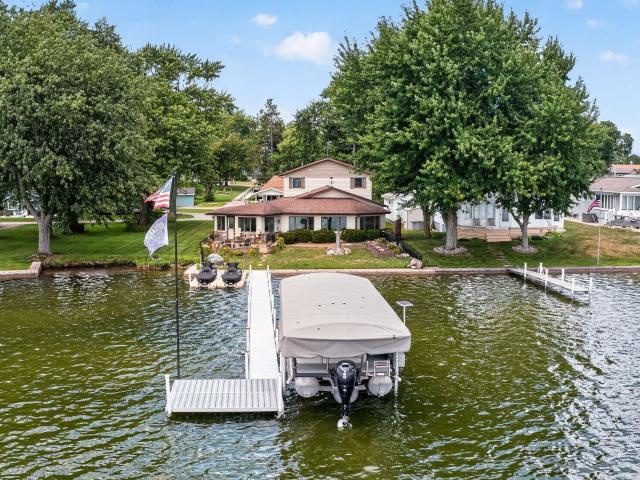 House for sale in Syracuse, Indiana