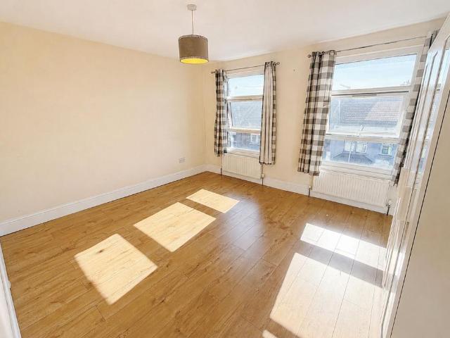 Apartment for rent in Temple Mills, Greater London