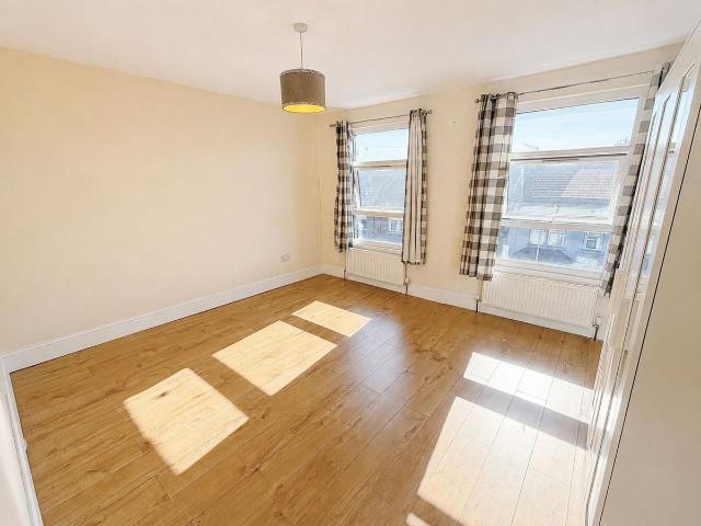 Apartment for rent in Temple Mills, Greater London