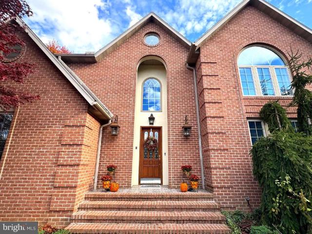 House for sale in Lemont, Pennsylvania