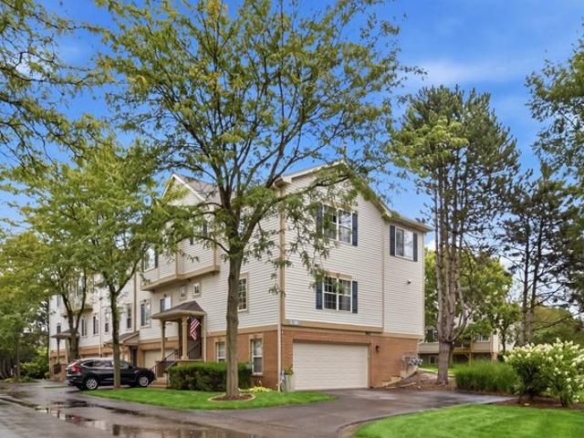 Townhouse for sale in Streamwood, Cook County