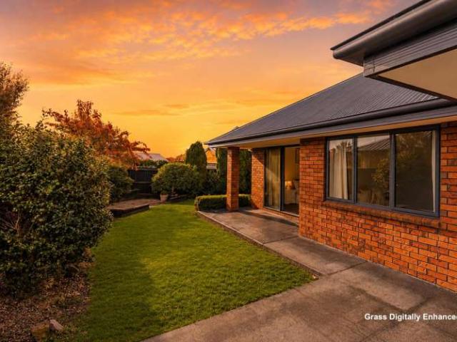 House for sale in Chaslands, Canterbury