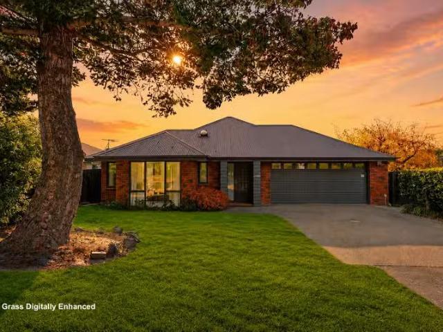 House for sale in Chaslands, Canterbury