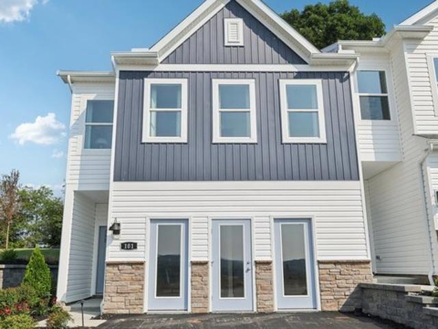 Townhouse for sale in Moon, Pennsylvania