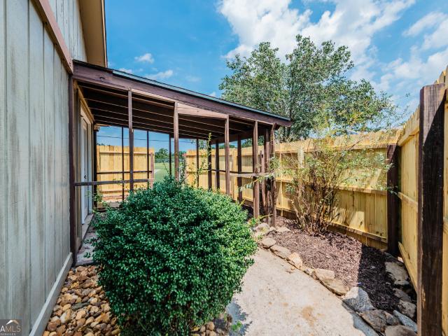 Townhouse for sale in Kathleen, Georgia