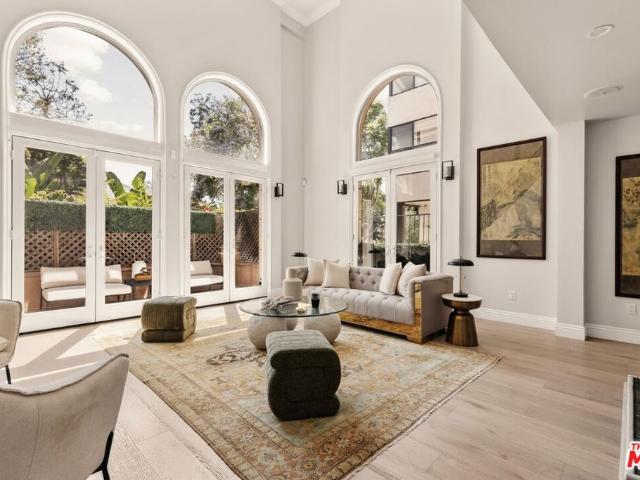 Townhouse for sale in Canoga Park, California