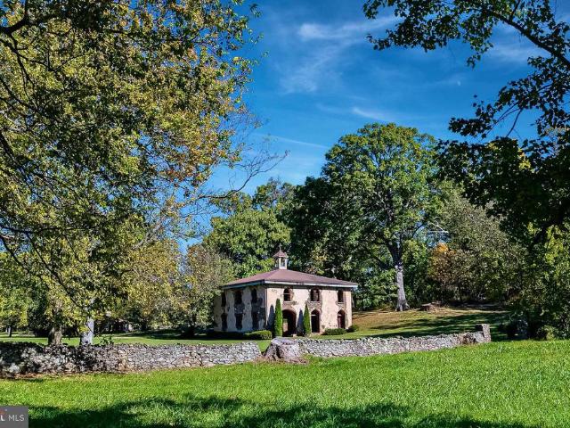 Farm for sale in Upperville, Fauquier County