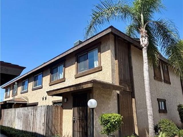 Townhouse for sale in Bellflower, California
