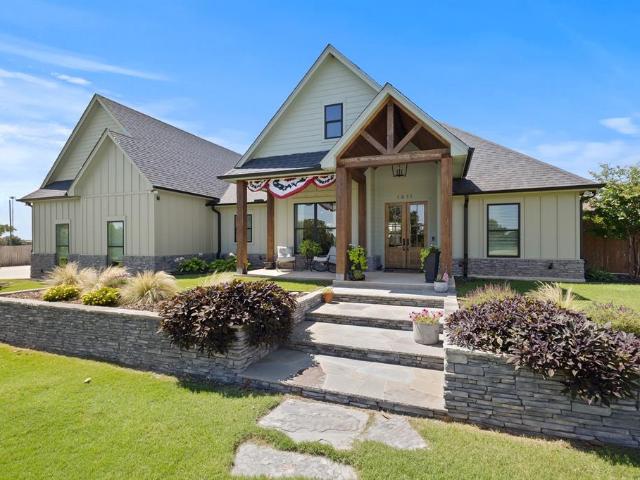 House for sale in Bowie, Texas