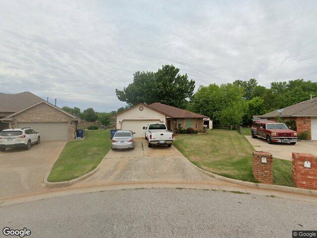 House for sale in Mustang, Canadian County