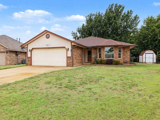 House for sale in Mustang, Canadian County