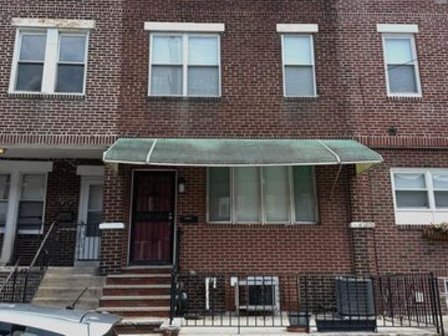Townhouse for sale in Grays Ferry, Philadelphia