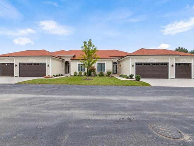 Condo for sale in Oconomowoc, Waukesha County