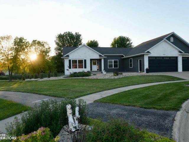 House for sale in Clear Lake, Cerro Gordo County