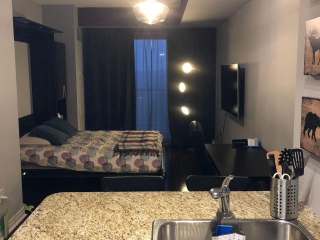 Condo for rent in Toronto, Golden Horseshoe