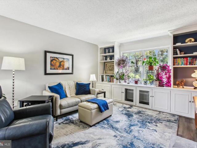 Condo for sale in Alexandria