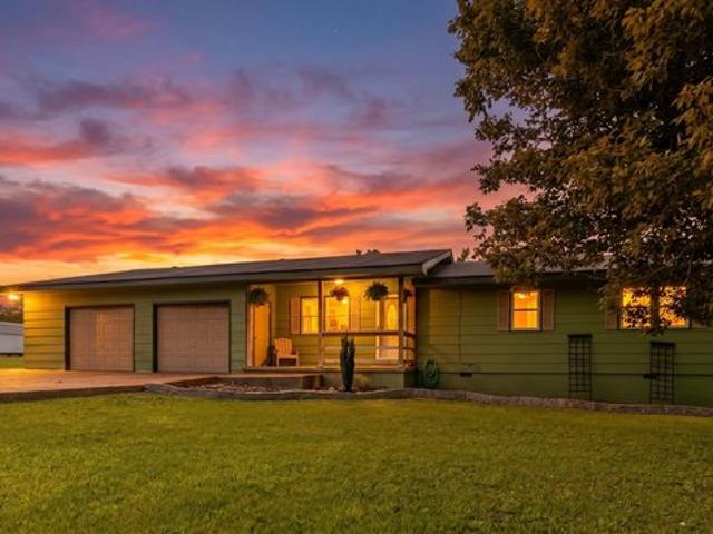 House for sale in Gainesville, Missouri