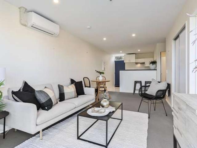 Apartment for sale in Addington, Canterbury