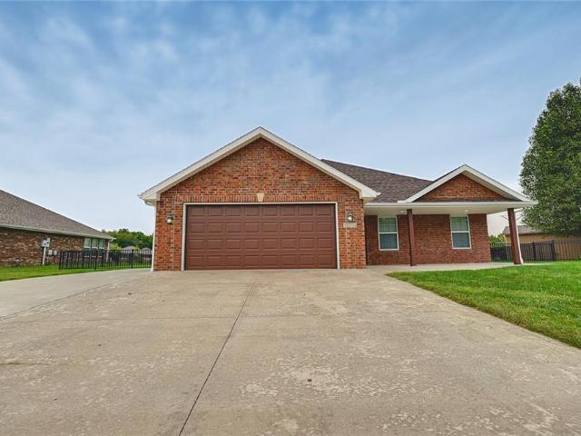 House for sale in Winding Creek, Grain Valley