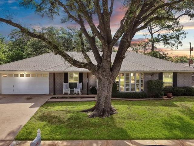 House for sale in Pantego, Texas
