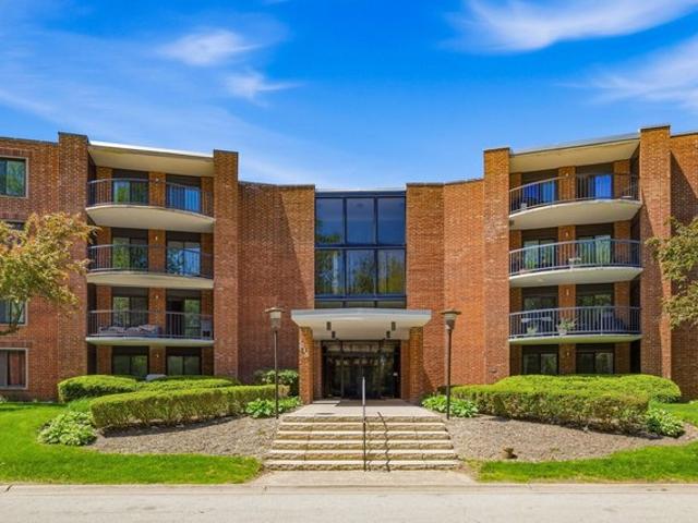 Condo for sale in Arlington Heights, Illinois