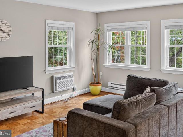 Condo for sale in Charles Barrett, Alexandria