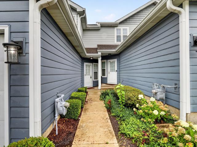 Townhouse for sale in Mundelein, Illinois