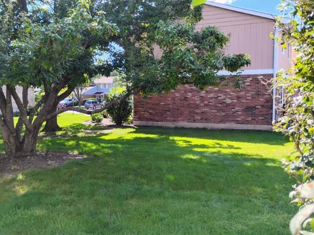 Townhouse for sale in Wheaton, Illinois