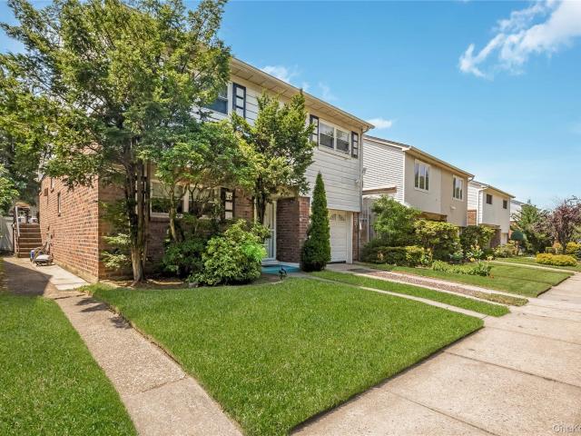 House for sale in Queens, Arverne