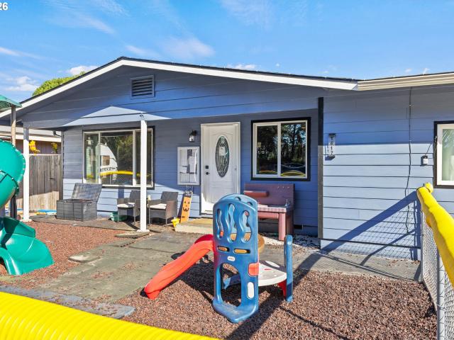 House for sale in North Bend, Coos County