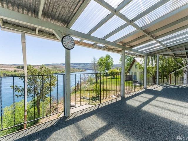 House for sale in Bridgeport, Washington