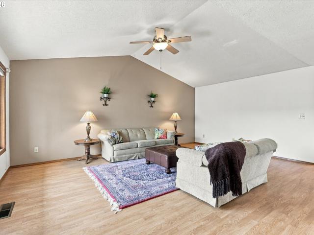 Townhouse for sale in Newberg, Yamhill County