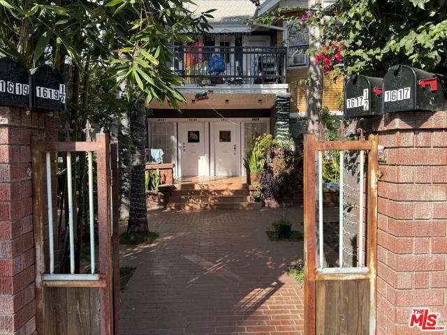 House for sale in Canoga Park, California