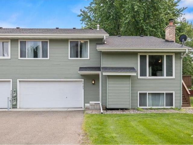 Townhouse for sale in Lakeville