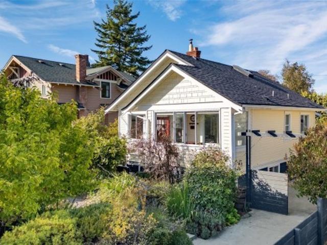 House for sale in Gonzales, Victoria