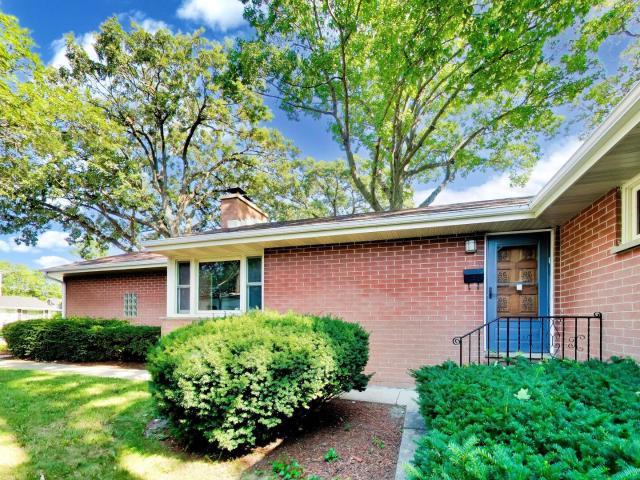 House for sale in Great Lakes, Illinois