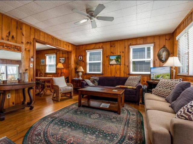 House for sale in Avalon