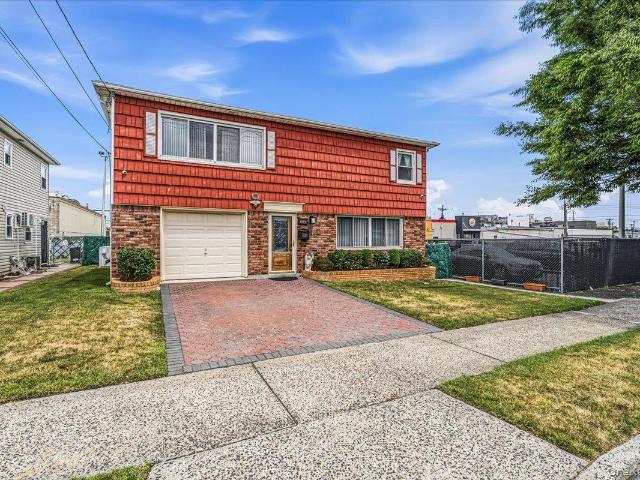 House for sale in Queens, Arverne