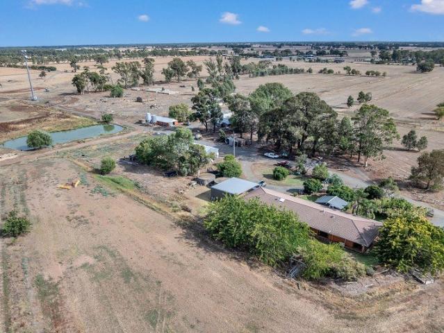 Cottage for sale in Kialla, Victoria