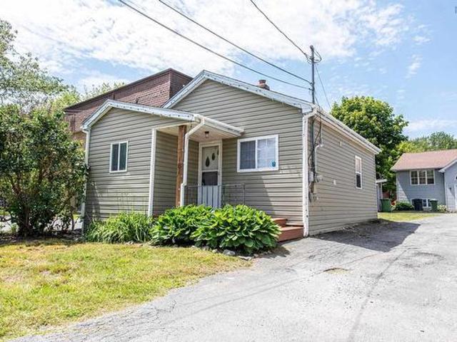 House for sale in Albro Lake, Dartmouth