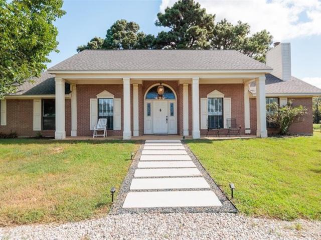 House for sale in Milam, Texas