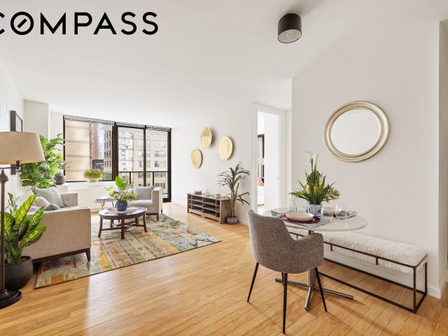 Condo for sale in Manhattan Community Board 7, New York