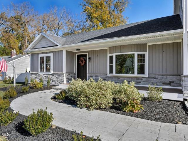 House for sale in Windsor Estates, Town of Niskayuna