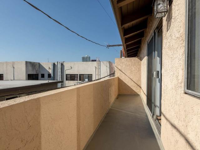 Apartment for rent in Canoga Park, California