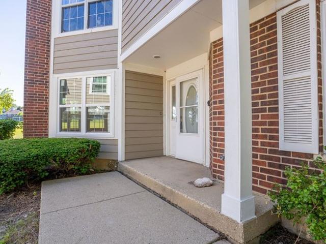 Condo for sale in Mchenry, Illinois