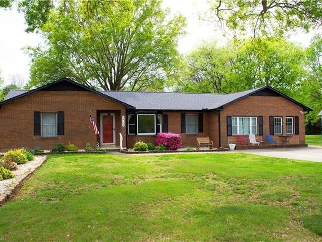 House for sale in Pfafftown, North Carolina