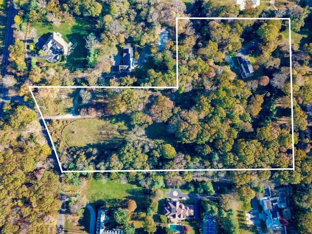 Land for sale in Glen Head