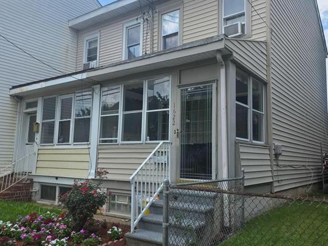 Townhouse for sale in Trenton